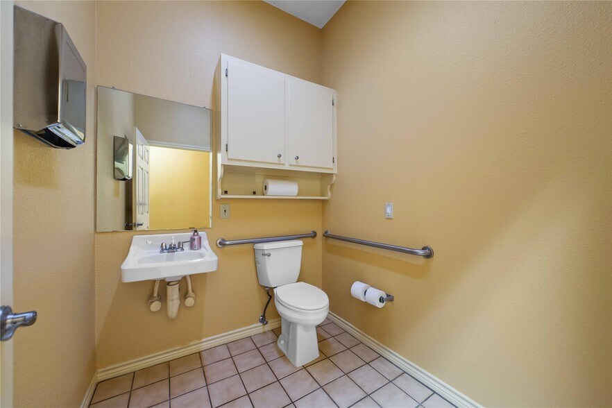 More Photos Of 3101 Austin Ave, Brownwood Bank For Sale