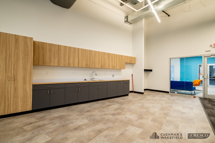 More Photos Of 6001 Euclid Ave, Cleveland Office For Lease