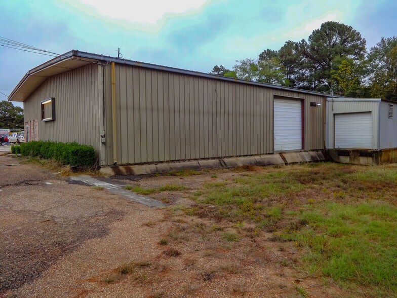 More Photos Of 801 W Broadway St, Big Sandy Light Distribution For Sale