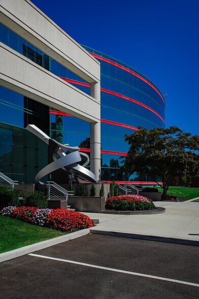More Photos Of 150 Motor Pkwy, Hauppauge Office For Lease