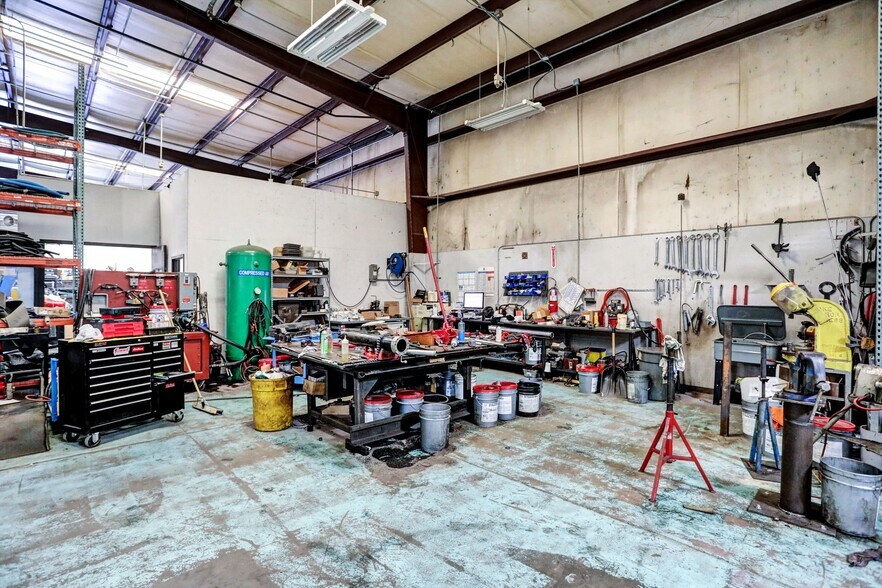 More Photos Of 3325 Millbranch Rd, Memphis Warehouse For Sale
