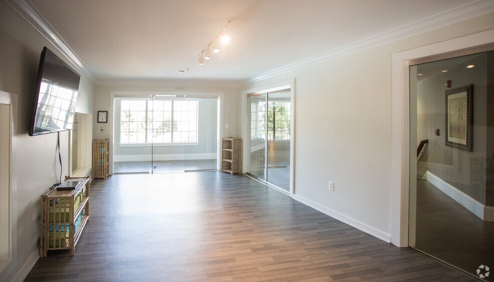 More Photos Of Mooreview Pky @ Loudoun County Pky, Ashburn Unknown For Lease