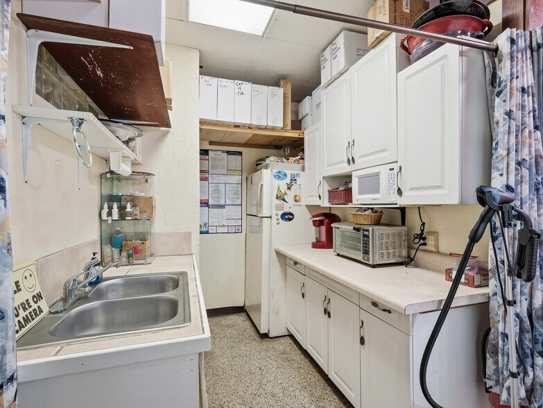 More Photos Of 415 Flagler Ave, New Smyrna Beach Storefront For Sale