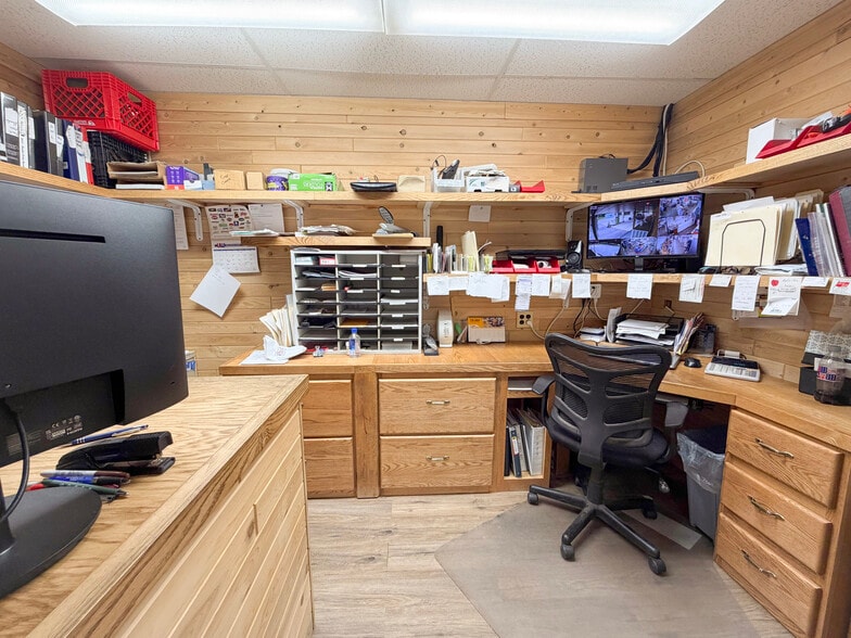 More Photos Of 1866 W Trask Lake Rd, Barton City Service Station For Sale