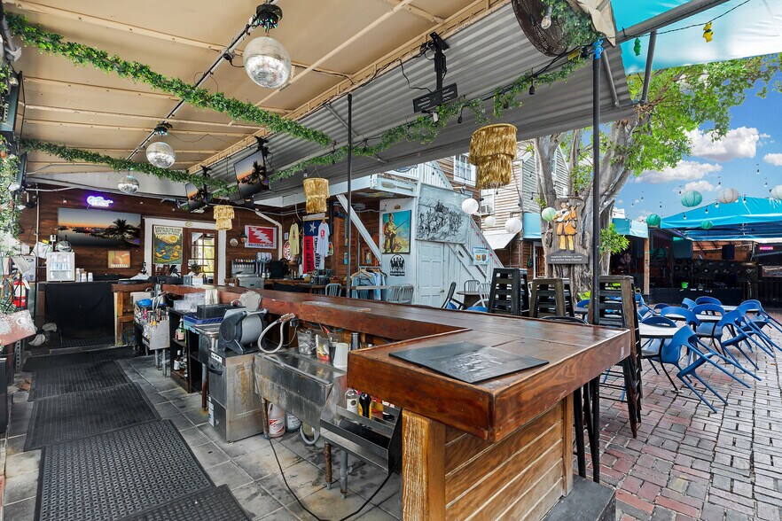 More Photos Of 4 Charles St, Key West Specialty For Lease