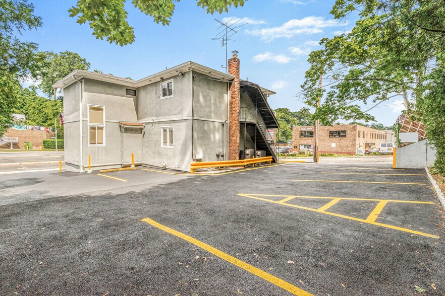 More Photos Of 2132 Central Park Ave, Yonkers Freestanding For Sale