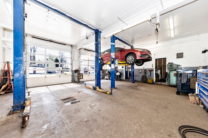 More Photos Of 7415 Springfield Ave, Sykesville Service Station For Sale