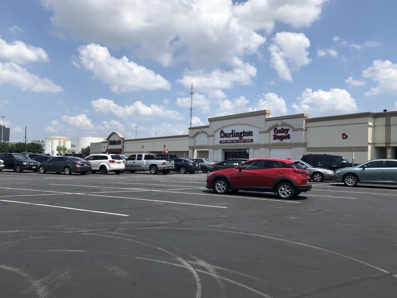 More Photos Of 205-249 W Greens Rd, Houston Unknown For Lease