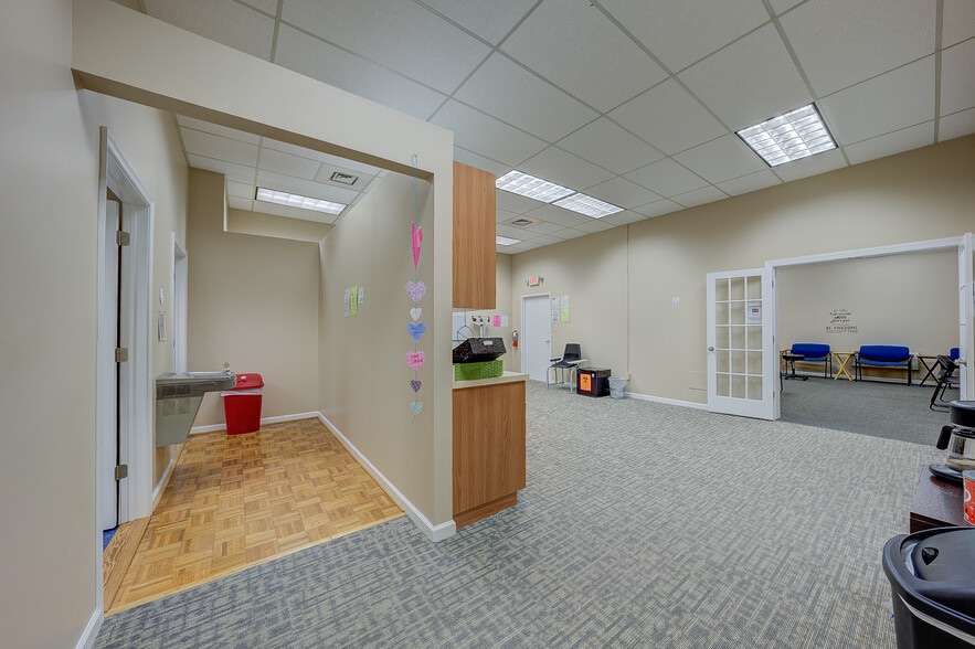 More Photos Of 5335 Peters Creek Rd, Roanoke Office For Sale