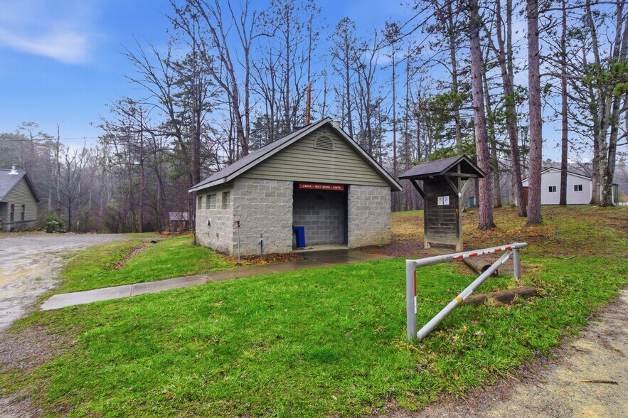 More Photos Of 89 Nolan Rd, Penfield General Retail For Sale