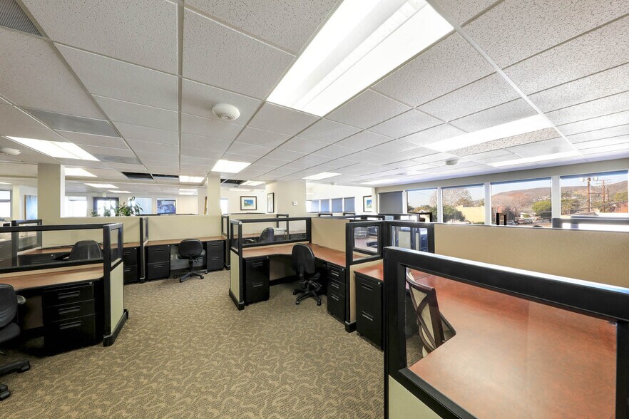 More Photos Of 900-944 Glenneyre St, Laguna Beach Office Residential For Lease