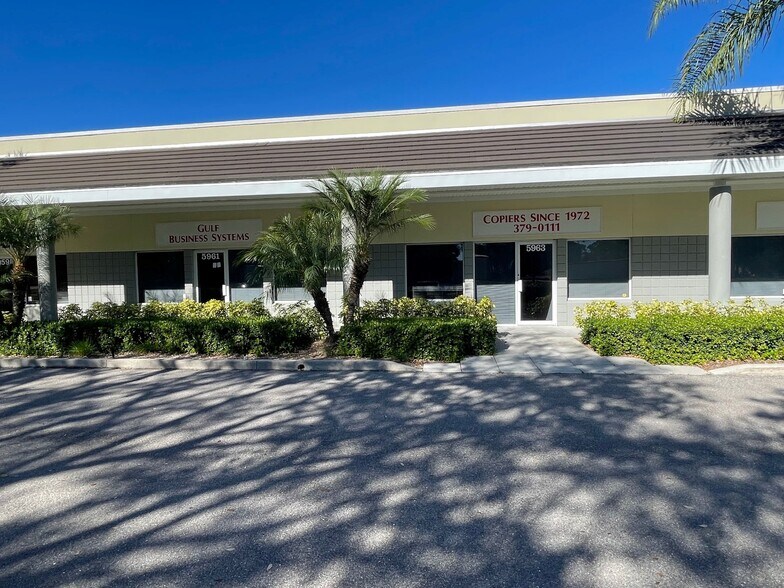 Primary Photo Of 5900-5975 Cattlemen Ln, Sarasota Showroom For Lease