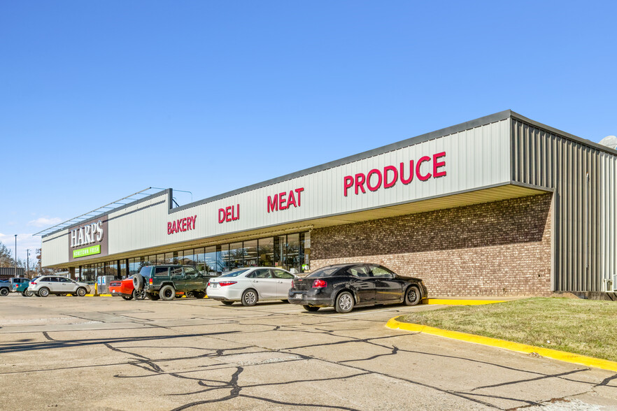 Primary Photo Of 700 W Commercial St, Ozark Supermarket For Sale