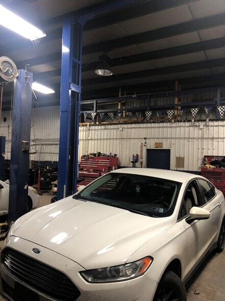 More Photos Of 1286 Huff Creek Hwy, Mallory Auto Repair For Sale