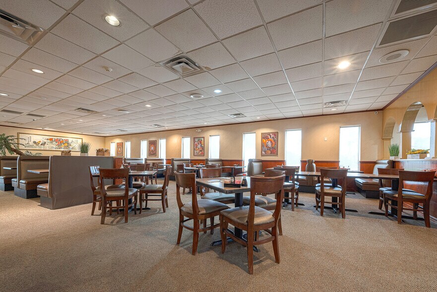 More Photos Of 1127 Marina Bay Dr, Kemah Restaurant For Sale