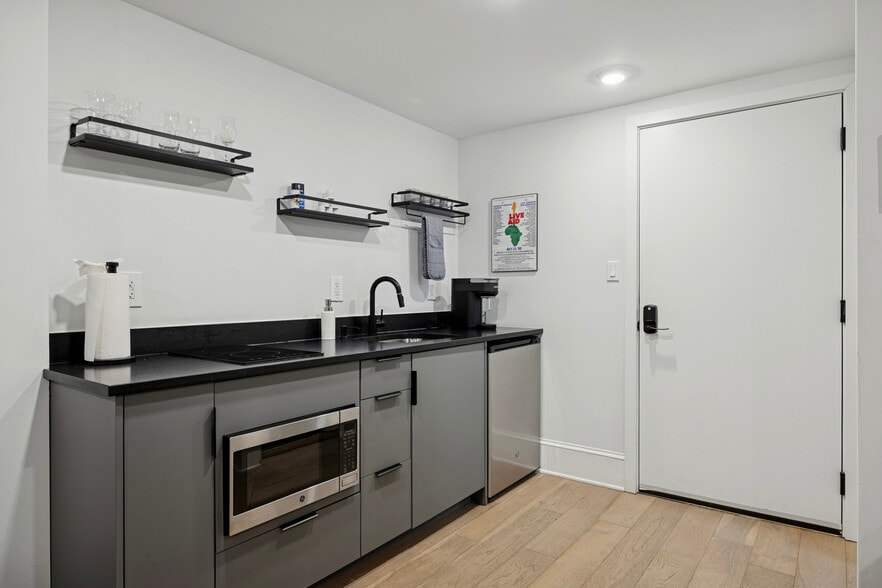 More Photos Of 1325 Spruce St, Philadelphia Hotel For Sale