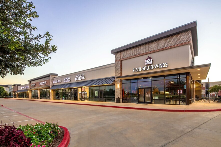 Primary Photo Of 1922 Greenhouse Rd, Houston Storefront For Lease