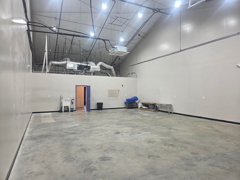 More Photos Of 3275 North McDonald Street, McKinney Distribution For Lease