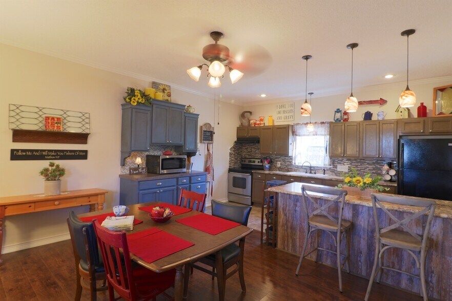 More Photos Of 2784 W State Highway 154, Quitman Hotel For Sale