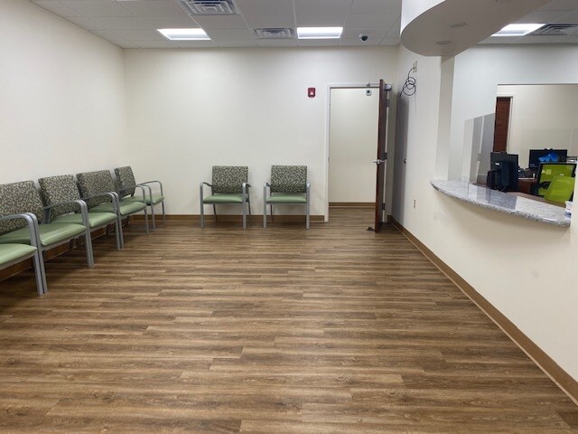 More Photos Of 500 Park Ave, Manalapan Township Medical For Lease