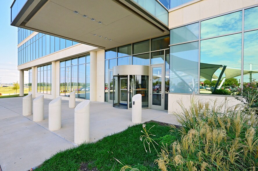More Photos Of 5900 S Lake Forest Dr, McKinney Office For Lease