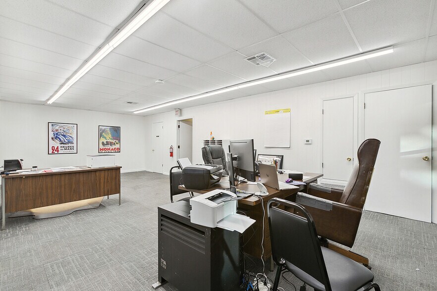 More Photos Of 4243 Canal St, New Orleans Auto Repair For Sale