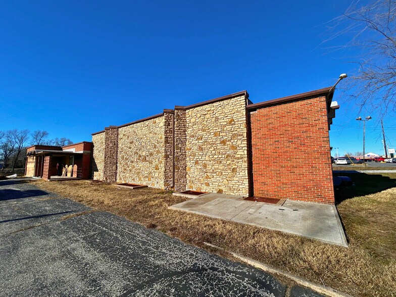 Primary Photo Of 3516 Blue Ridge Cutoff, Kansas City Flex For Sale