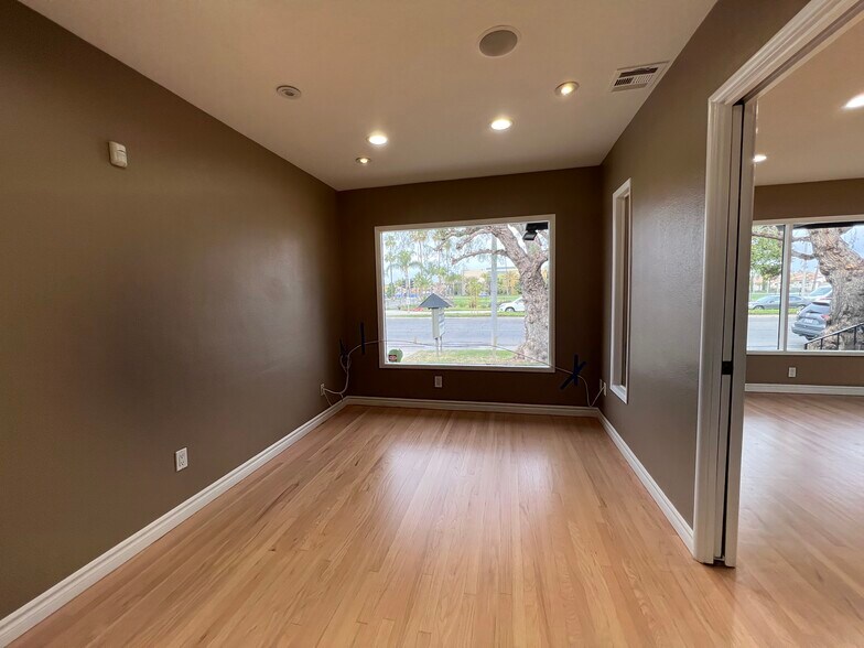 More Photos Of 4652 Katella Ave, Los Alamitos Office For Lease
