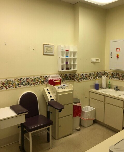 More Photos Of 2180 Northwest Blvd, Newton Medical For Sale