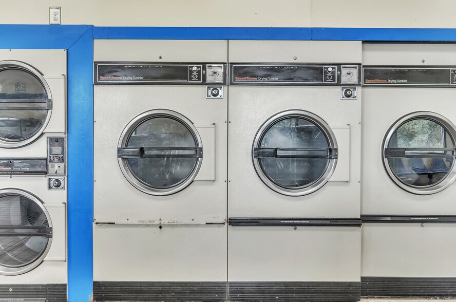 More Photos Of 3004 E North St, Greenville Freestanding For Sale