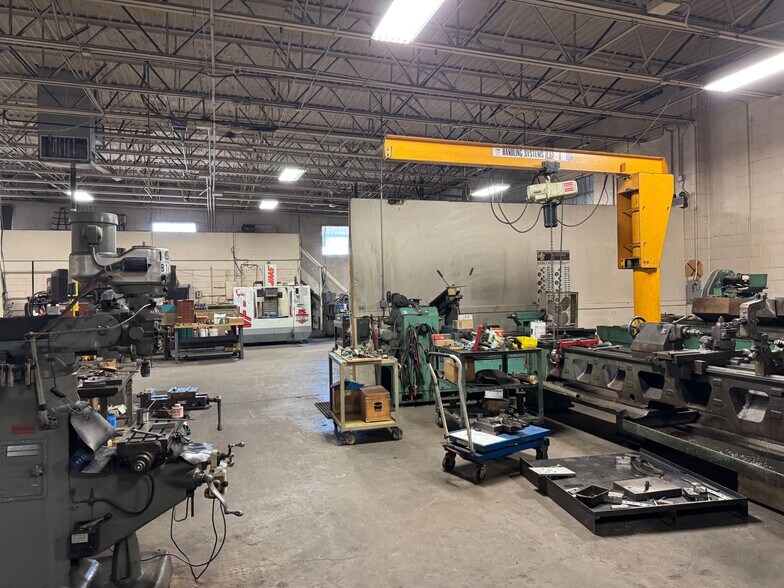 More Photos Of 213 Amendodge Dr, Shorewood Manufacturing For Sale