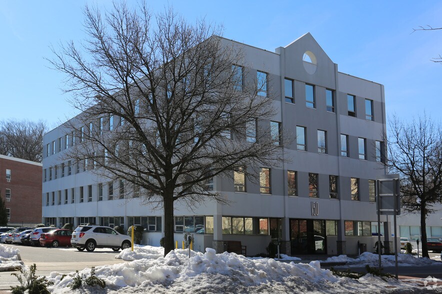 More Photos Of 150 Great Neck Rd, Great Neck Office For Lease