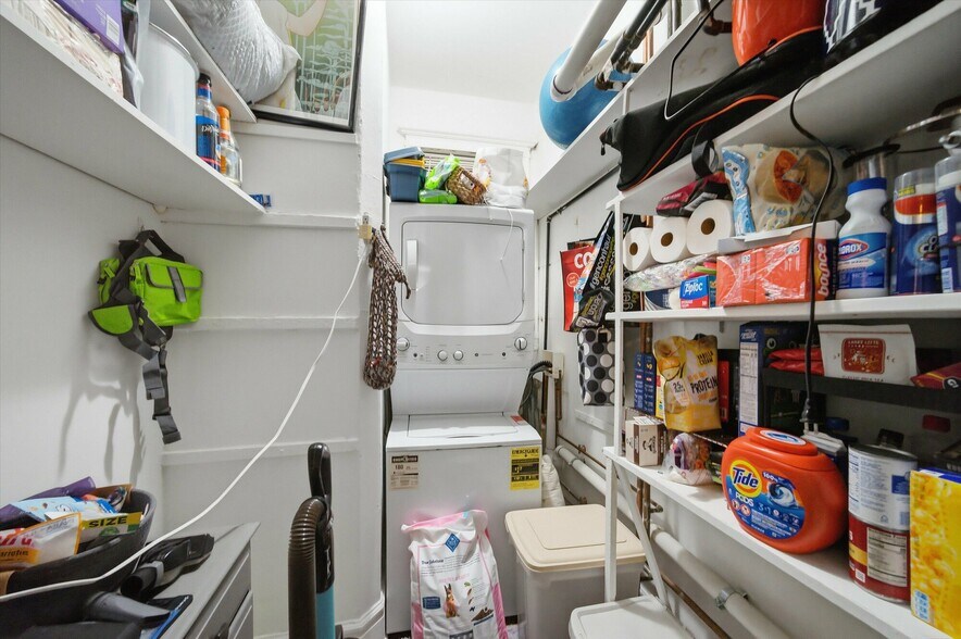 More Photos Of 905 W Fletcher St, Chicago Apartments For Sale