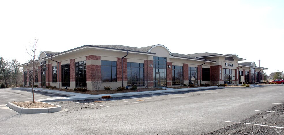 More Photos Of 8325 E Southport Rd, Indianapolis Medical For Lease