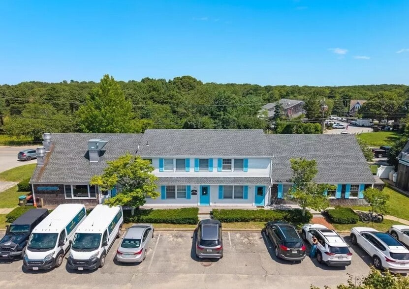 Primary Photo Of 258 Edgartown Vineyard Haven Rd, Edgartown Medical For Sale