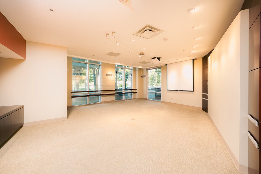 More Photos Of 1000 Ridgeway Loop, Memphis Office For Lease