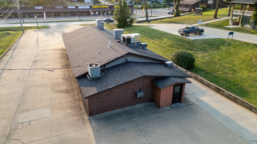 More Photos Of 924 N Main St, Mountain Grove Restaurant For Sale