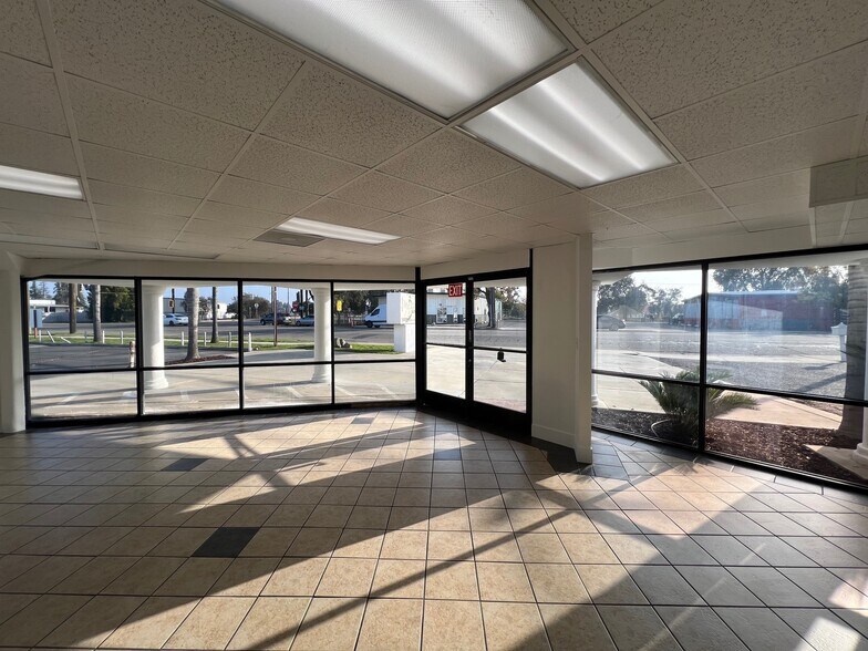 More Photos Of 1446 E Mineral King Ave, Visalia Auto Dealership For Sale