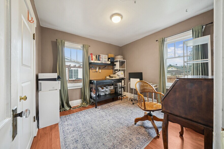 More Photos Of 413 2nd St NE, Puyallup Office For Sale