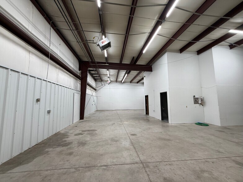 More Photos Of 3509-3517 MacDonnell Dr, Norman Service For Lease