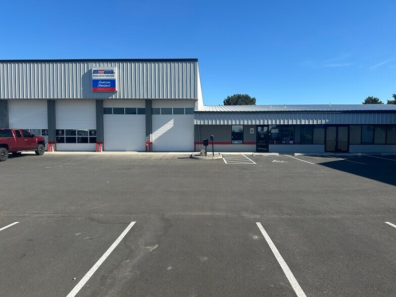 More Photos Of 6713 W Clearwater Ave, Kennewick Flex For Lease