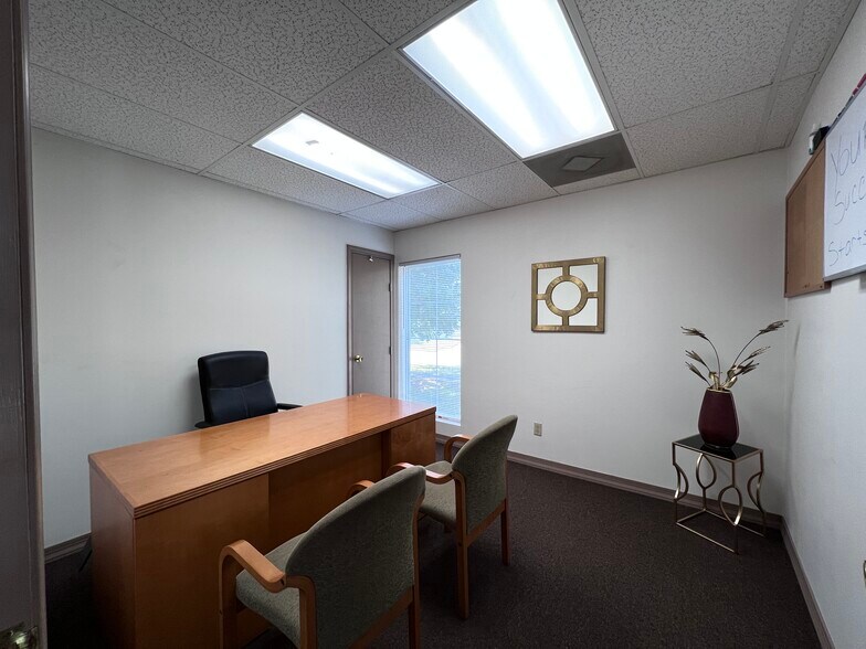 More Photos Of 4380 N Oak Tfwy, Kansas City Loft Creative Space For Sale