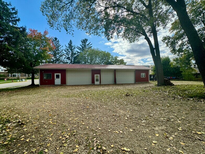 More Photos Of 112 N Madison St, Waunakee Warehouse For Sale