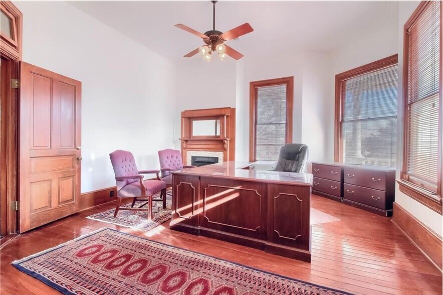 More Photos Of 1602 E Cesar Chavez St, Austin Office Residential For Lease