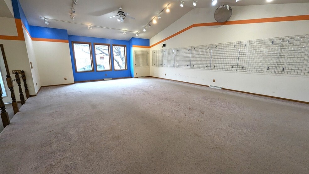 More Photos Of 1276 W Winneconne Ave, Neenah Storefront For Sale