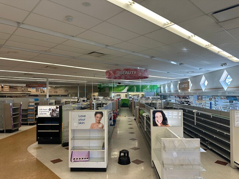 More Photos Of 4813 W Mercury Blvd, Hampton Drugstore For Sale