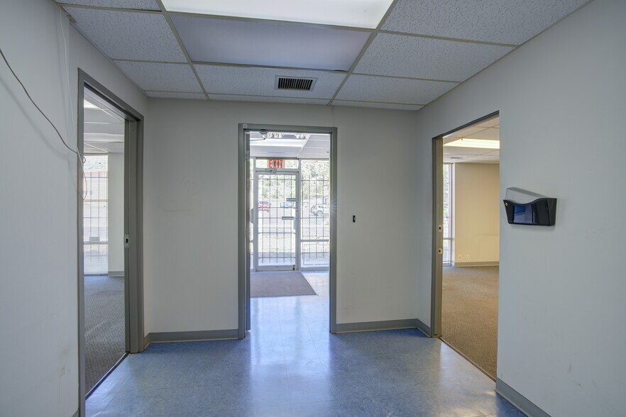 More Photos Of 675 Elkton Dr, Colorado Springs Distribution For Lease