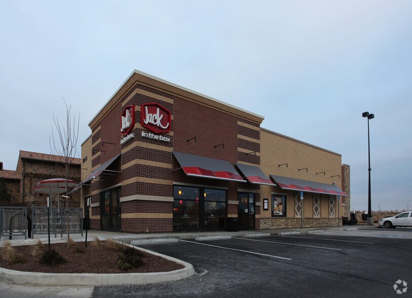 Primary Photo Of 10630 Parallel Pky, Kansas City Fast Food For Lease