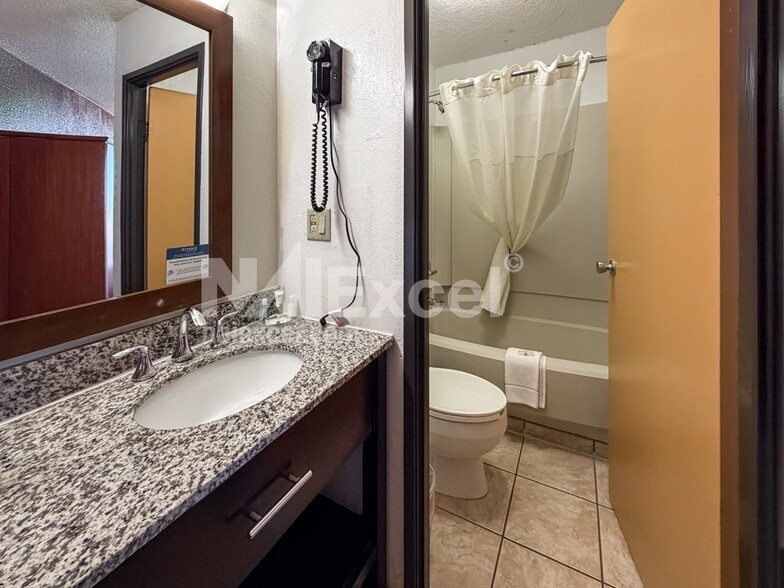 More Photos Of 287 N Lake Powell Blvd, Page Hotel For Sale