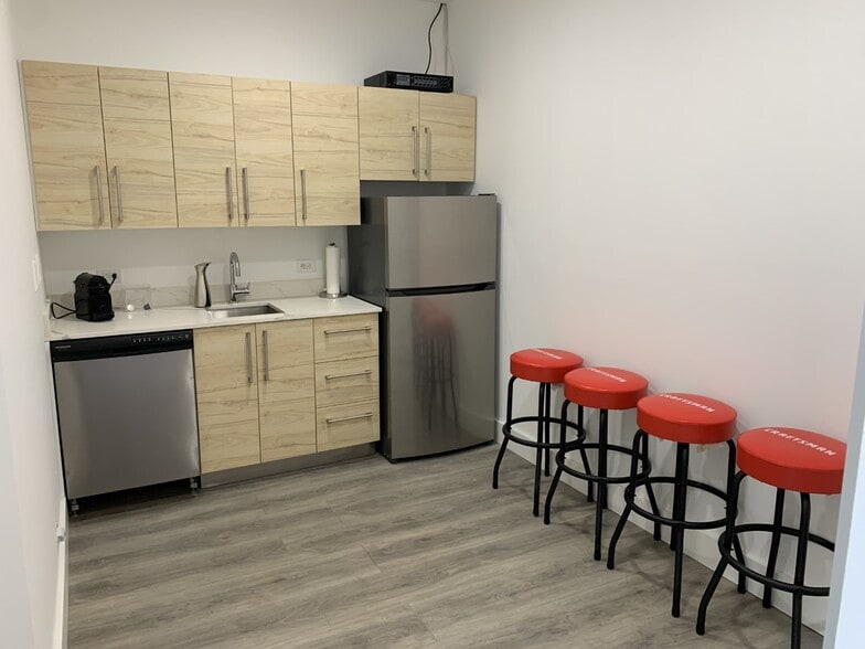 More Photos Of 4960 NW 165th St, Miami Warehouse For Sale